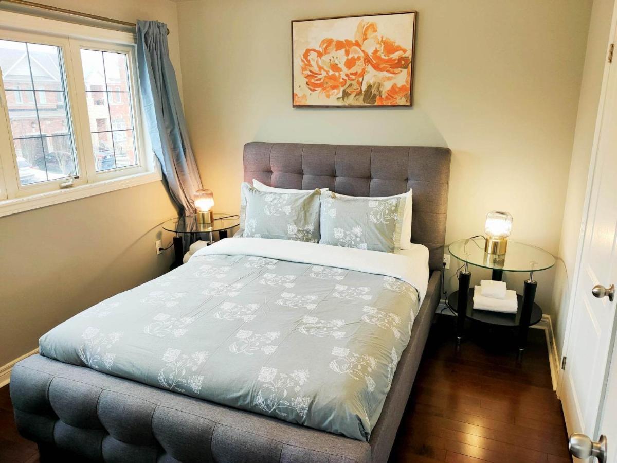 Affordable Room With Free Parking In Newmarket On Exterior photo