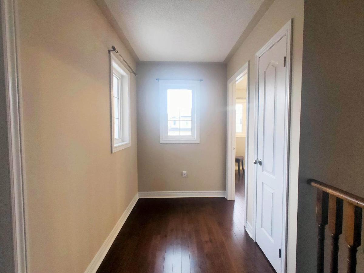Affordable Room With Free Parking In Newmarket On Exterior photo