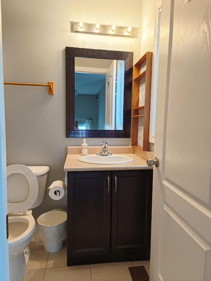 Affordable Room With Free Parking In Newmarket On Exterior photo