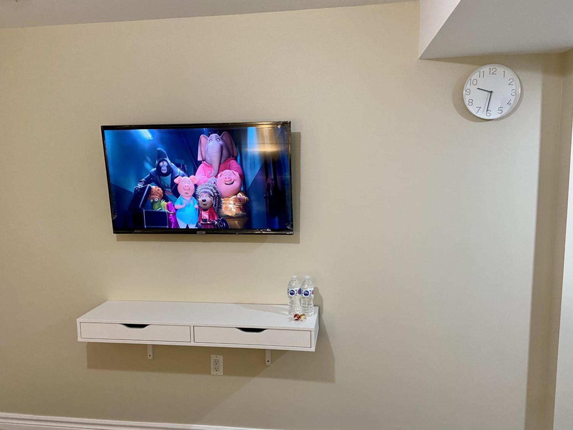 Affordable Room With Free Parking In Newmarket On Exterior photo