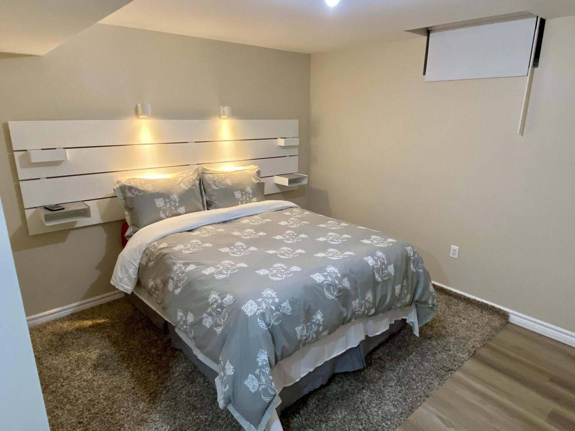 Affordable Room With Free Parking In Newmarket On Exterior photo